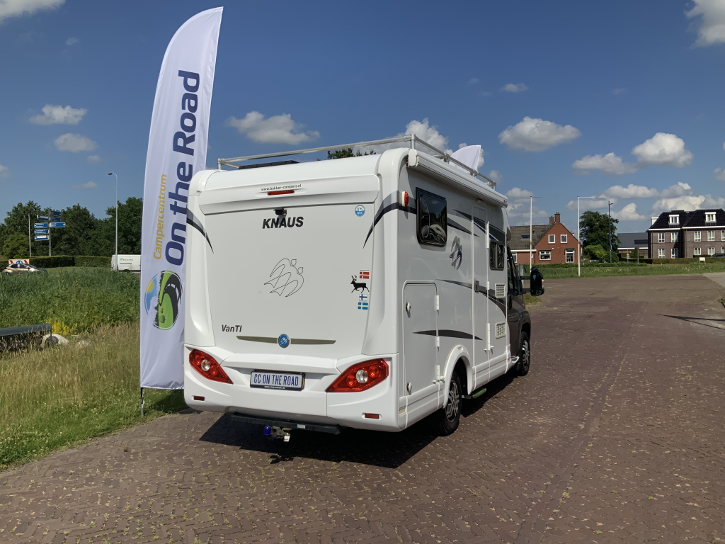 Knaus Van Ti 600 2.3 130 PK Half-integraal, Dwars-bed, Halve- treinzit, Draaistoelen, etc. Bj 2013 Camper centrum on the road Marum foto: 28