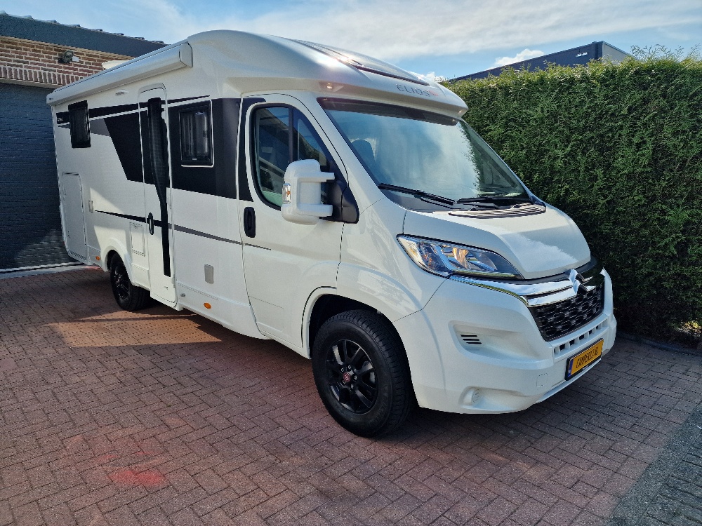 Hobby De Luxe 460 SFF Queensbed,mover,airco,LF