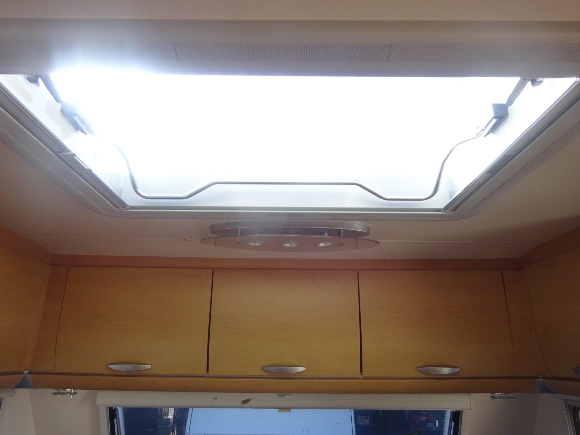 Knaus Sudwind 580 Ul Enkele Bedden #Grote Badkamer# foto: 23