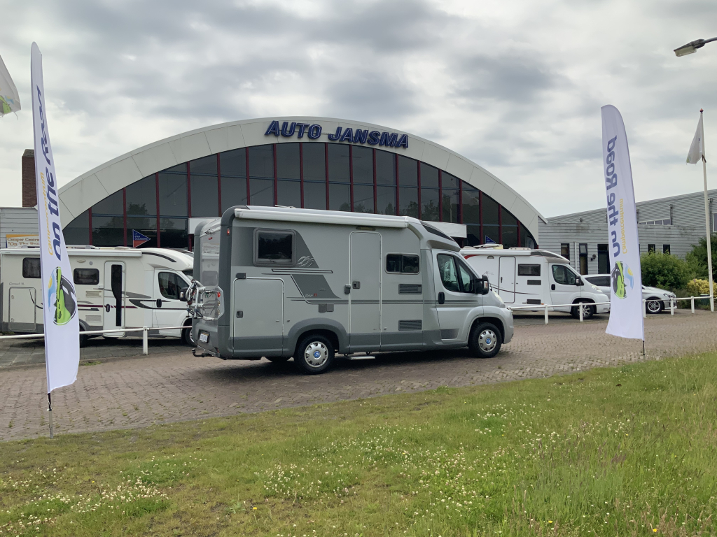 Knaus Van Ti 600 ME – Compleet 3 liter 160 PK Half-integraal, vastbed, halve- treinzit, draaistoelen Camper centrum on the road foto: 39