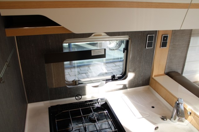 Volledig luchtgeveerde Hymer B ML I 780 9 G Tronic Automaat 170 pk Mercedes 417 CDI (53  foto: 37
