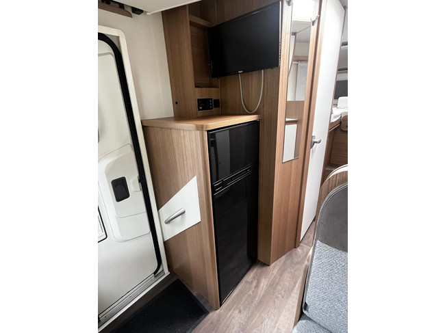 Carado T 338 Teilintegriert | Tempomat | Markise | R&uuml;ckfahrkamera | Dusche | Toilette | 4 Schlafpl&auml;tze | TV mit aut. Sat Foto: 19