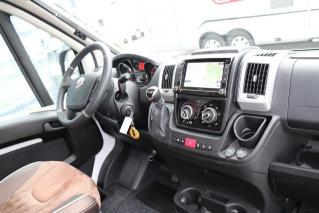 9-speed AUTOMATIC Knaus Platinum Edition Sun TI 650 flat floor single beds (80 photo: 24