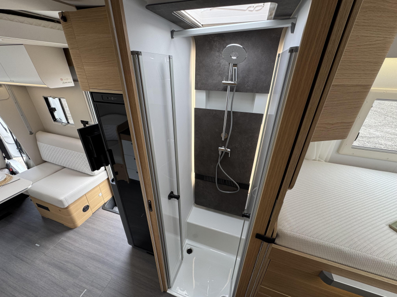 Adria Matrix Plus 670 DL Automaat Omvormer Airco  foto: 18
