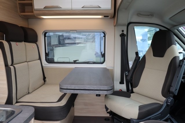 Autocaravana compacta Boxstar Street 600 de Knaus compacta 5.99 m cama transversal Fiat 140 cv (47 foto: 22