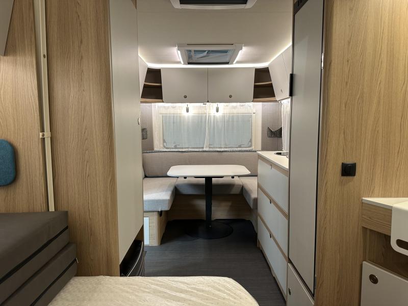 Dethleffs Aero 470 FR fransbed / rondzit | A69  foto: 15