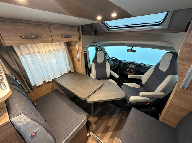 Weinsberg CaraSuite 700 MEG Foto: 7