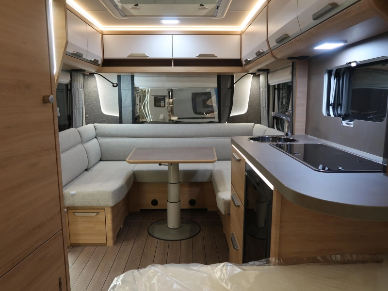 Knaus Sudwind Black Selection 450 FU 