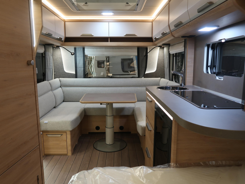 Knaus Sudwind Black Selection 450 FU CAMA FRANCESA / SAL&Oacute;N CIRCULAR foto: 3