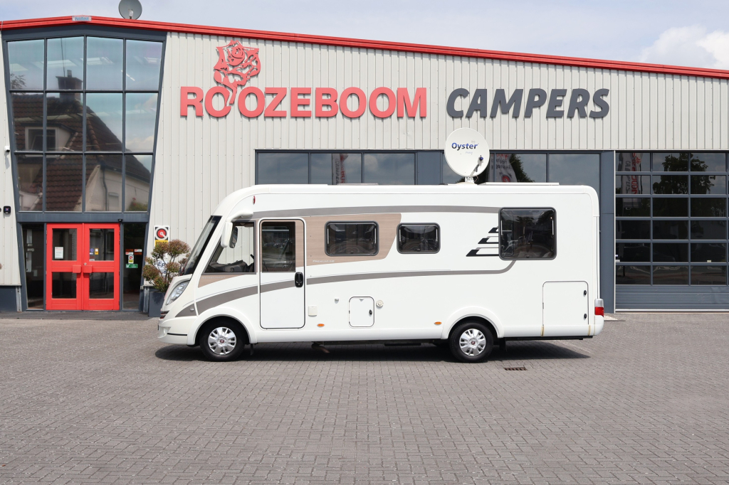 Hymer B 598 PL Premium Line Eilandbed + Hefbed + Garage !! SCHOTEL !! ZONNEPANEEL !! 699 CM !! EURO 5 !! 2015