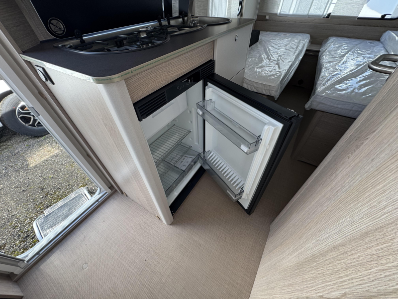 B&uuml;rstner Premio Life 480 TL Mover und Thule Markise Foto: 5
