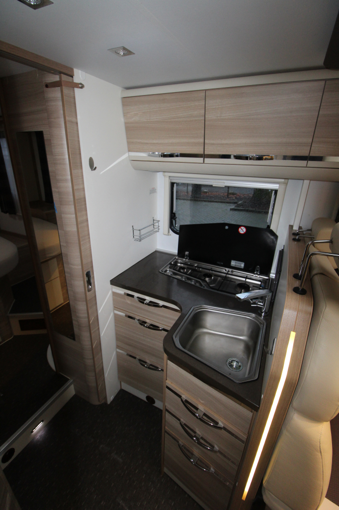 Adria Coral Axess S690 SC photo: 7