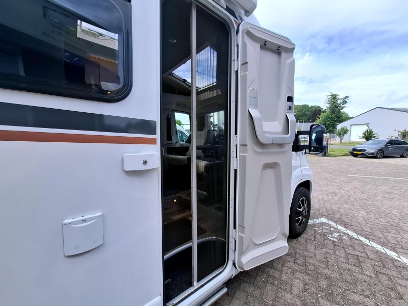 Weinsberg CaraCompact Pepper 600 MEG | Level system | Roof air conditioning photo: 6