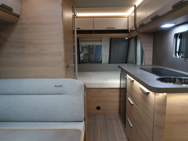 Knaus Sudwind Black Selection 420 QD COMPACT EN GROTE KEUKEN !  foto: 2