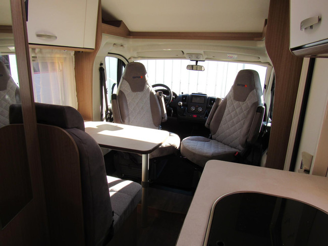 Hymer Carado V339 Europa Edition Zwart Queensbed 15dkm 2022 foto: 13