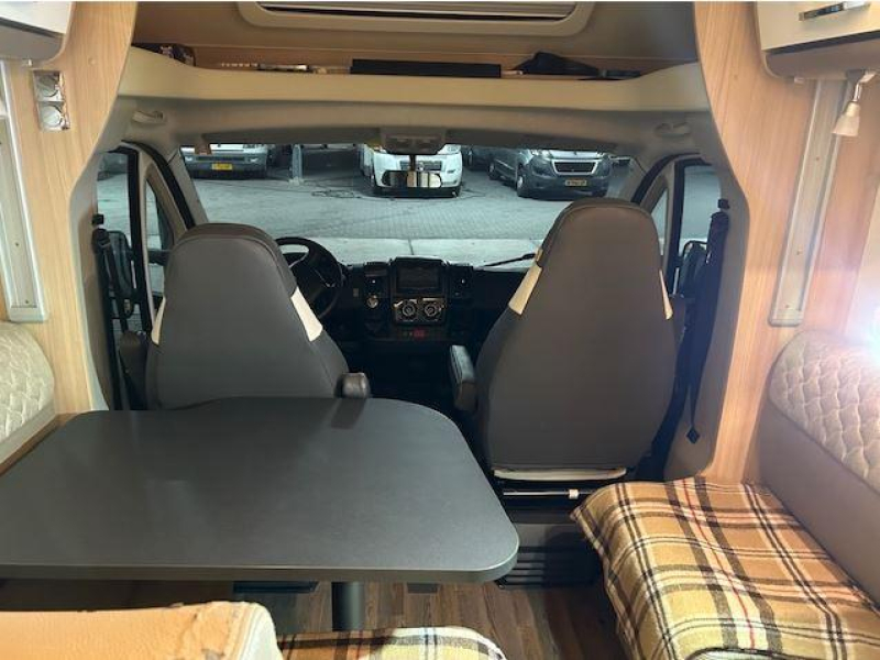 Bürstner Lyseo 734 QUEENSBED+HEFBED 4-PERS  foto: 4