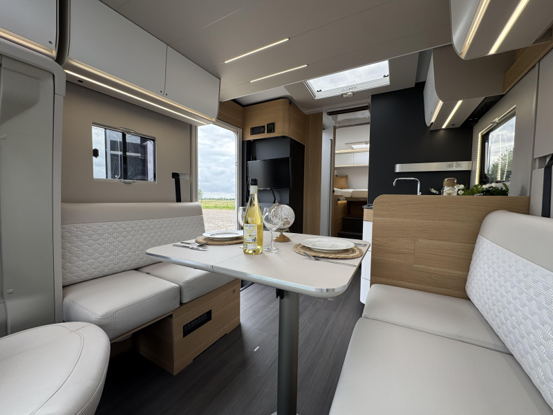 Adria Matrix Plus 670 DL Automaat Omvormer Airco  foto: 10