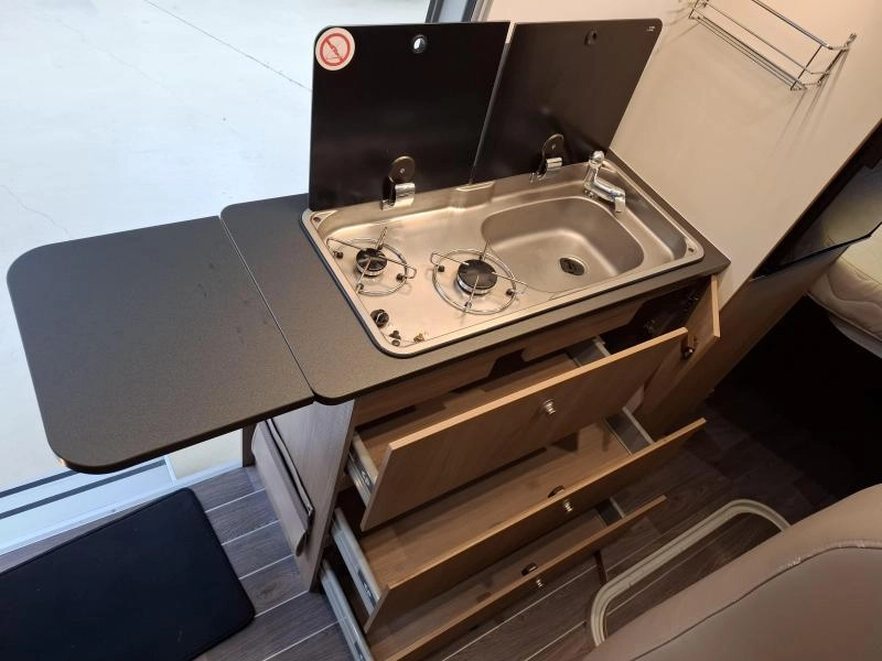 Adria Twin 600 SPT 160PK Vastbed Airco  foto: 10