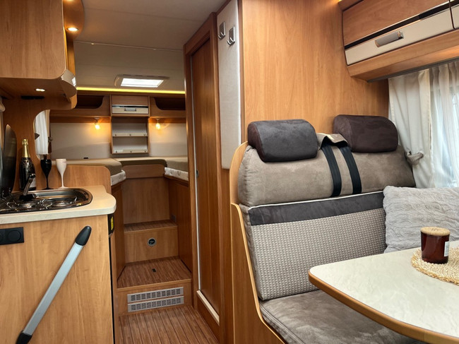 Dethleffs Globebus Levelsysteem Enkele Bedden Airco Cruise Vastgasaansl. foto: 18