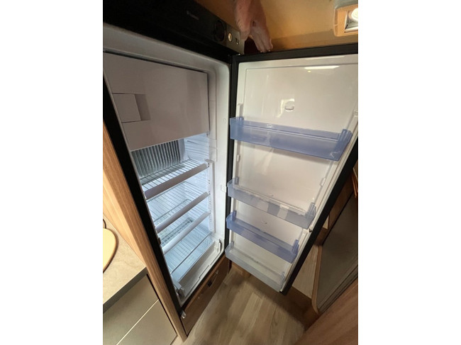 Weinsberg Caracompact R57 Airco Cruise Einzelbetten Solarpanel 64.416km Foto: 16