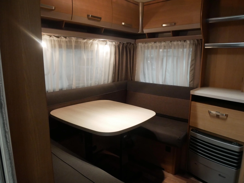 Knaus Sport 460 EU Mover sistema de nivelaci&oacute;n toldo foto: 3