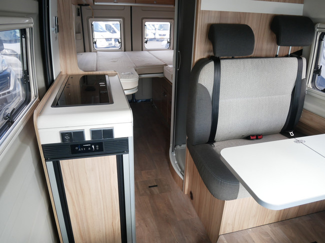 Hymer Yosemite 6 metros, camas individuales, techo elevable, 4 personas foto: 11