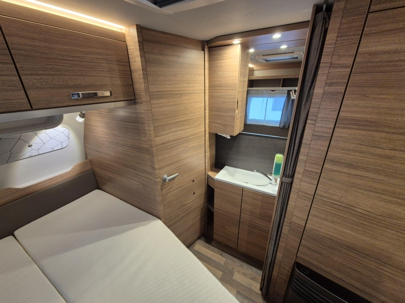 Weinsberg CaraOne Edition HOT 450 FU con toldo de casete! foto: 21