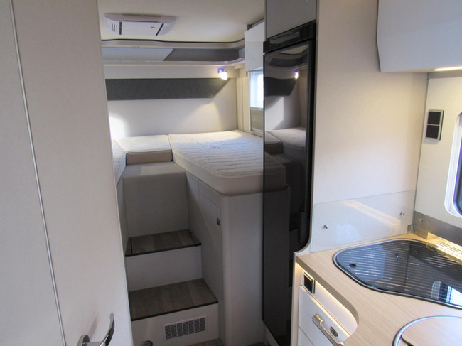 Hymer T585S Mercedes Aut.bj2022 Enkele Bedden+Hefbed 2xAirco foto: 12