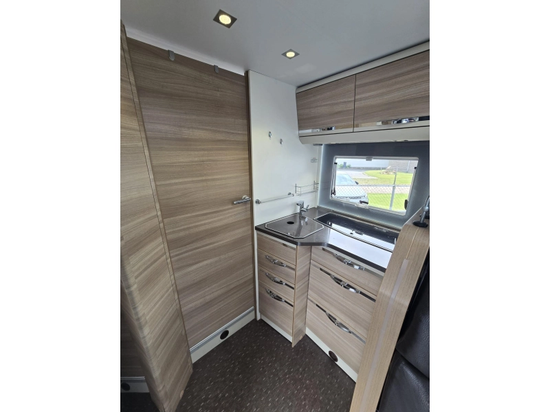Adria Coral S 670 SL camas longitudinales/5 plazas con cintur&oacute;n foto: 12