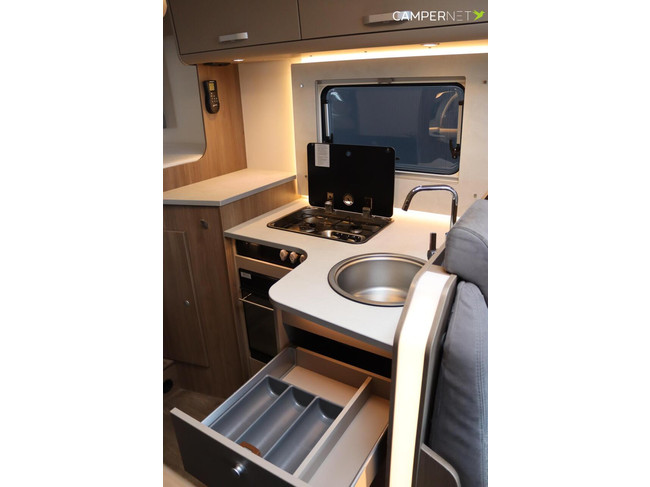 Carado T338 165pk Automaat | BR Systeem | LPG installatie | Lengtebedden | Omvormer | Lithium | Oven | Zonnepanelen | Bearlock | Editio foto: 11