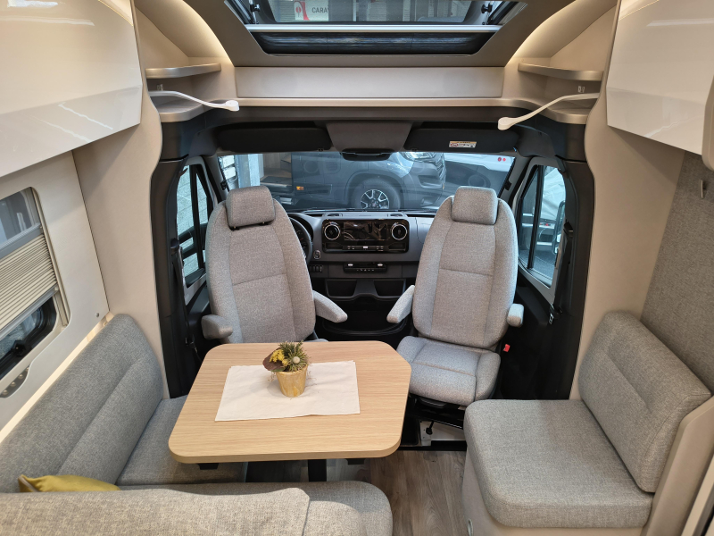 Hymer Tramp S 680 -- 5 gordels --  foto: 1
