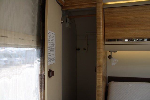 Robuuste Adria Matrix M 670 SK AUTOMAAT 5 gordelplaatsen Queensbed + hefbed (71  foto: 51
