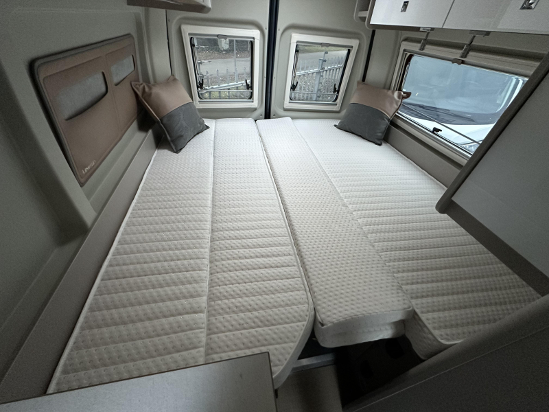 Bürstner Delfin C 621 LENGTE BEDDEN + TREKHAAK  foto: 9