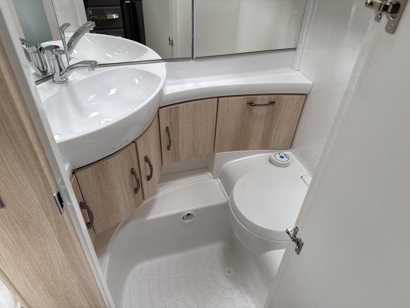 Hobby De Luxe 460 LU Model 2026 