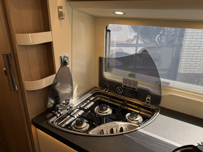 Carthago T 460 KB LE 140 pk AUTOMAAT 9-Traps Euro6 Fiat Ducato **Enkele lengtebedden/Bomvol opties/4 zitplaatsen/Lithium/Zonnepaneel/Omvo foto: 13