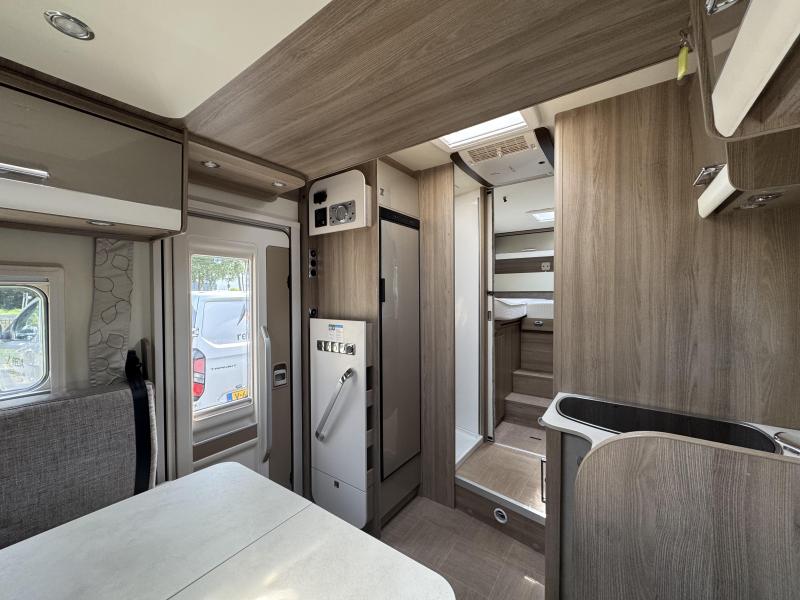 LMC Element 758 G Automaat, airco  foto: 2