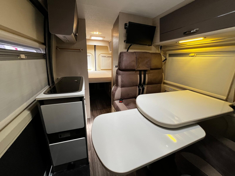 Challenger Vany 114 V Buscamper Cama Transversal foto: 5