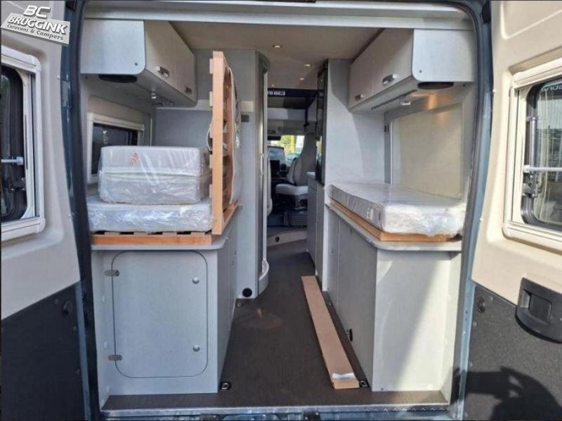 HymerCar Free 600 Dwars bed en Hefdak/Bed  foto: 6