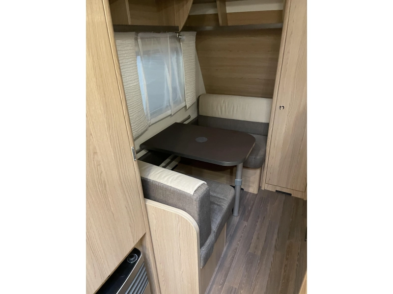 Bürstner Averso 510 TK 7-persoons!  foto: 6