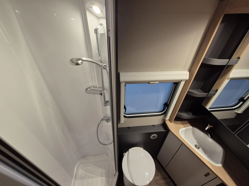 Knaus Sport 500 KD Stapelbedden en douche!  foto: 20