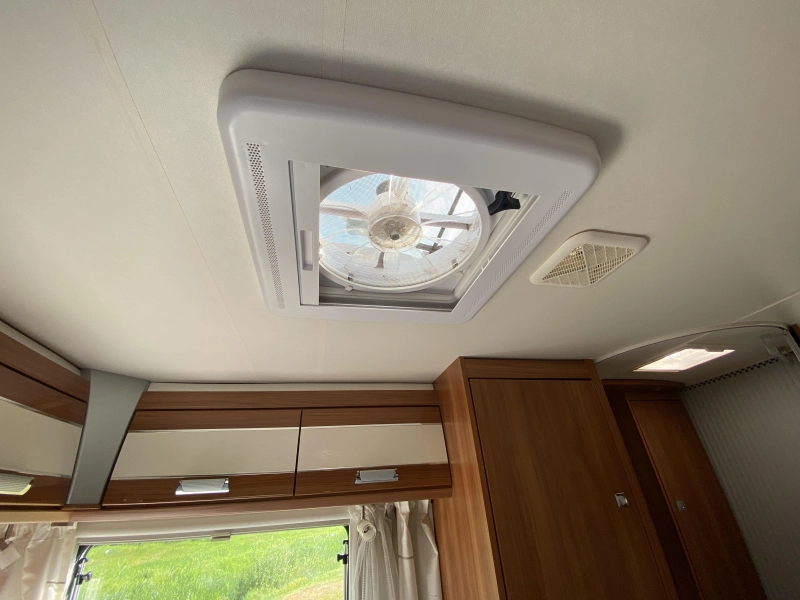 Dethleffs Magic Edition 7151 EB lengte bedden + hefbed  foto: 15