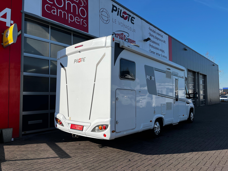 Pilote P 746 GJ Camper, Lengtebedden  foto: 2