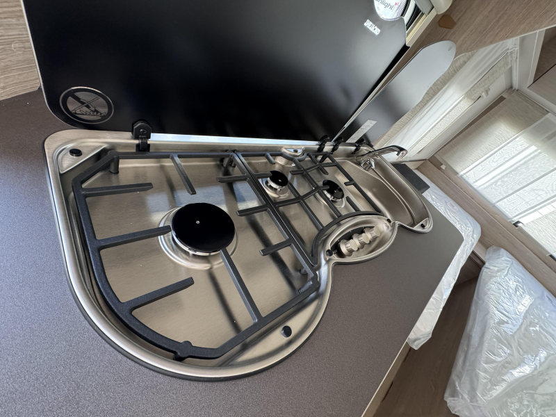 B&uuml;rstner Premio Life 480 TL Mover und Thule Markise Foto: 4