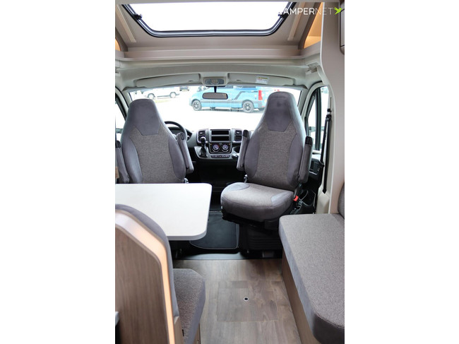 Carado T448 140pk Automaat | Pro + Pakket | Lengtebedden | Luifel | Grote garage | Hefbed | Nieuw uit voorraad leverbaar |Panoramaraam foto: 7