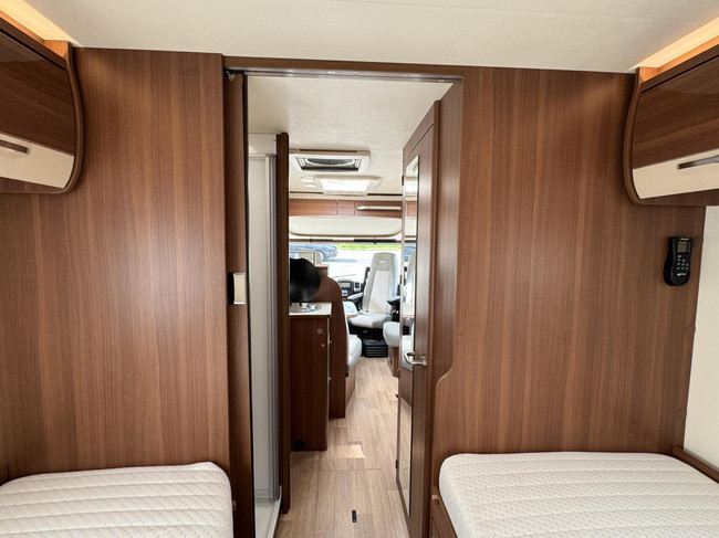 LMC I735 Explorer Automaat Enkele Bedden Hefbed Zonnepaneel Maxxfan Construct foto: 17