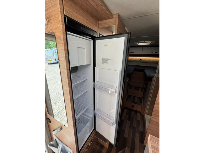 Weinsberg 700MEG CaraCore 9T-Automatic Single Beds Pull-down Bed Awning Bicycle Rack photo: 14