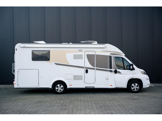 Carado T449 Queensbed + Hefbed foto: 1