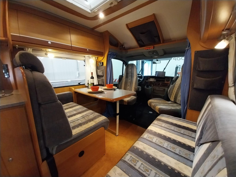 Dethleffs Globetrotter 6844 RT met mooi fransbed  foto: 2