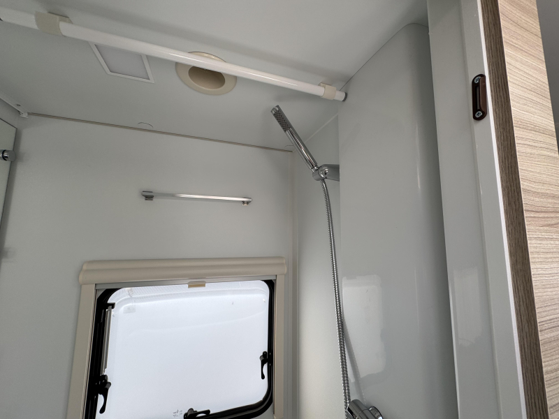 Adria Altea 502 UL 60 Year, T&uuml;r mit Fenster Foto: 13