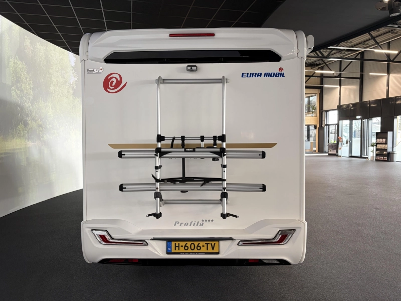 Eura Mobil Profila T 675 SB fransbed / navigatie  foto: 3